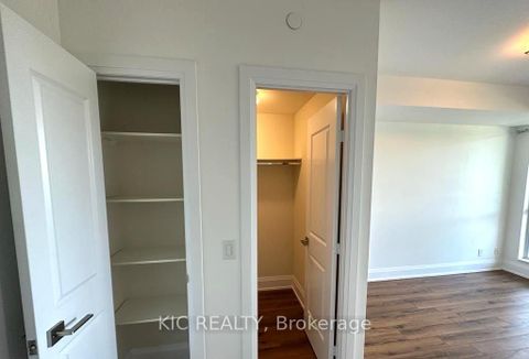 Photo 10 at 424 - 2 Old Mill Drive, Swansea, Toronto