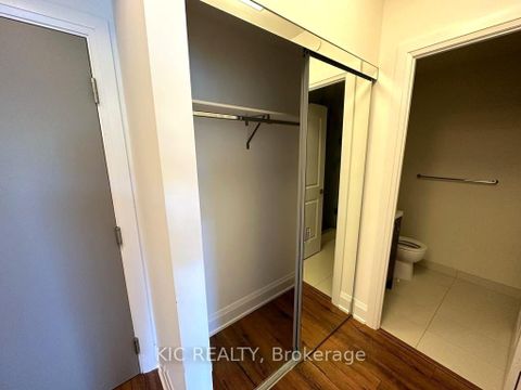 Photo 12 at 424 - 2 Old Mill Drive, Swansea, Toronto