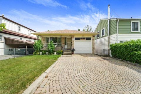 Photo 1 at 25 Farrell Avenue, Willowdale West, Toronto