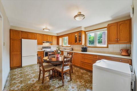 Photo 11 at 25 Farrell Avenue, Willowdale West, Toronto