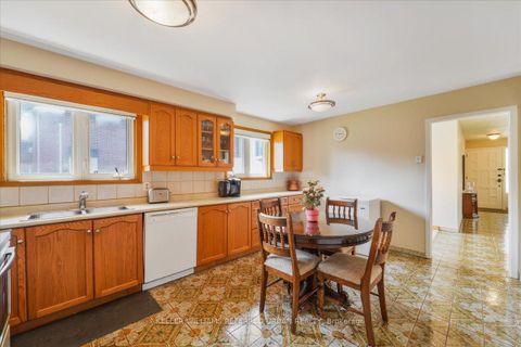 Photo 12 at 25 Farrell Avenue, Willowdale West, Toronto