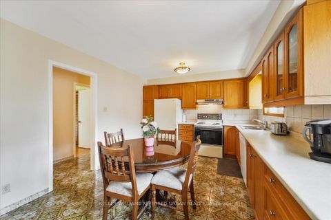 Photo 13 at 25 Farrell Avenue, Willowdale West, Toronto