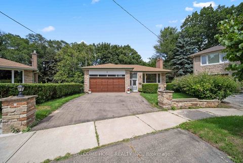 Photo 1 at 10 Pengelly Court, Birchmount, Toronto
