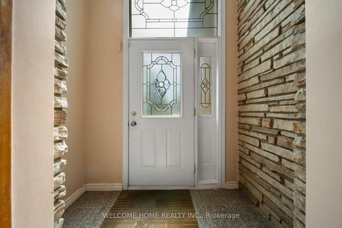 Photo 3 at 10 Pengelly Court, Birchmount, Toronto