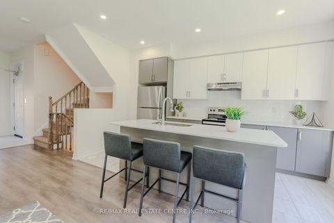 Photo 3 at 42 - 181 Parktree Drive, Maple, Vaughan