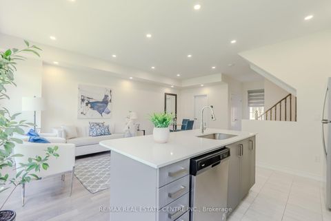 Photo 4 at 42 - 181 Parktree Drive, Maple, Vaughan