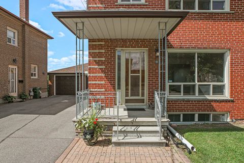 Photo 1 at 22 Woodenhill Court, Eglinton West, Toronto