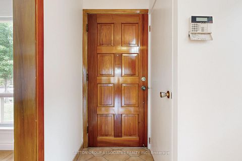 Photo 2 at 22 Woodenhill Court, Eglinton West, Toronto