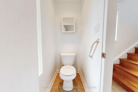 Photo 3 at 22 Woodenhill Court, Eglinton West, Toronto