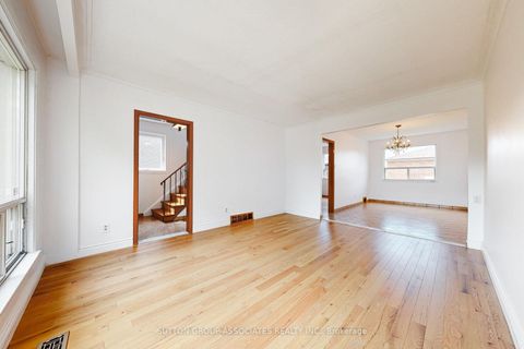 Photo 5 at 22 Woodenhill Court, Eglinton West, Toronto