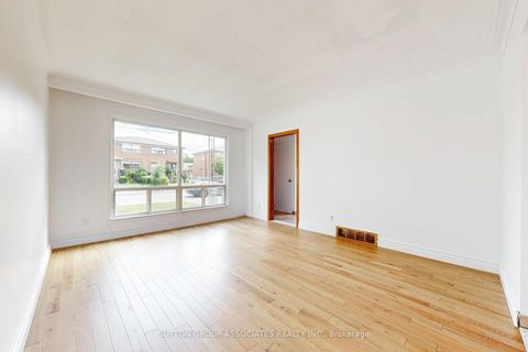 Photo 6 at 22 Woodenhill Court, Eglinton West, Toronto