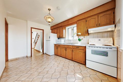Photo 13 at 22 Woodenhill Court, Eglinton West, Toronto