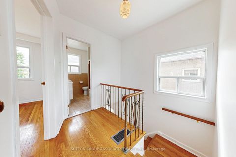Photo 14 at 22 Woodenhill Court, Eglinton West, Toronto