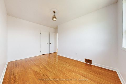 Photo 17 at 22 Woodenhill Court, Eglinton West, Toronto