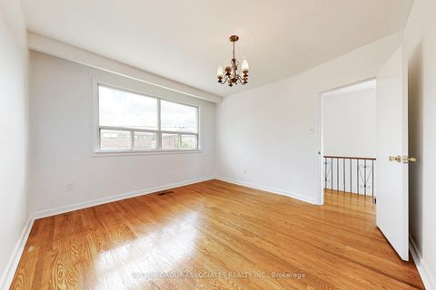 Photo 18 at 22 Woodenhill Court, Eglinton West, Toronto