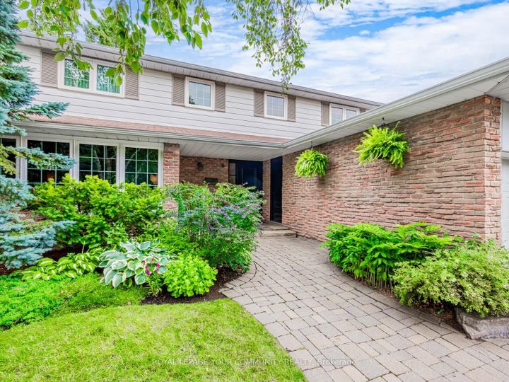 Photo 2 at 10 Banquo Road, Royal Orchard, Markham