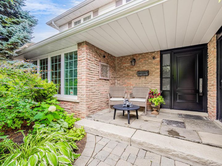 Photo 3 at 10 Banquo Road, Royal Orchard, Markham