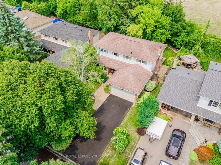 Photo 4 at 10 Banquo Road, Royal Orchard, Markham