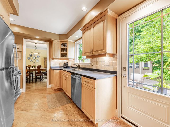 Photo 16 at 10 Banquo Road, Royal Orchard, Markham