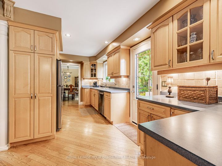Photo 17 at 10 Banquo Road, Royal Orchard, Markham