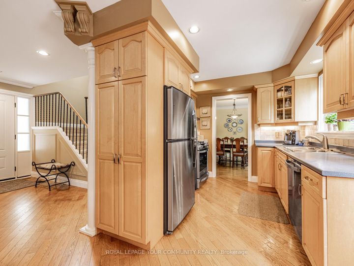 Photo 18 at 10 Banquo Road, Royal Orchard, Markham