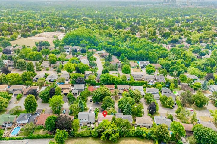 Photo 49 at 10 Banquo Road, Royal Orchard, Markham