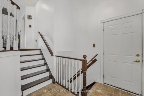 Photo 3 at 22 Dykstra Drive, Holly, Barrie