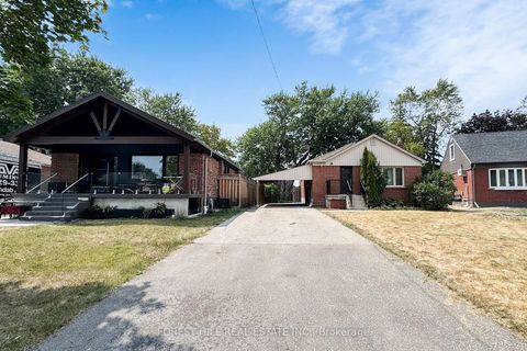 Photo 2 at 14 Ilfracombe Crescent, Maryvale, Toronto