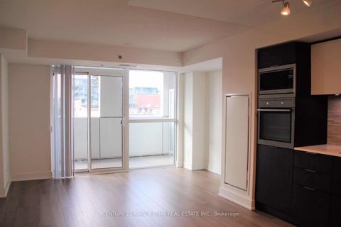 Photo 3 at 606 - 318 Richmond Street W, Waterfront Communities C1, Toronto