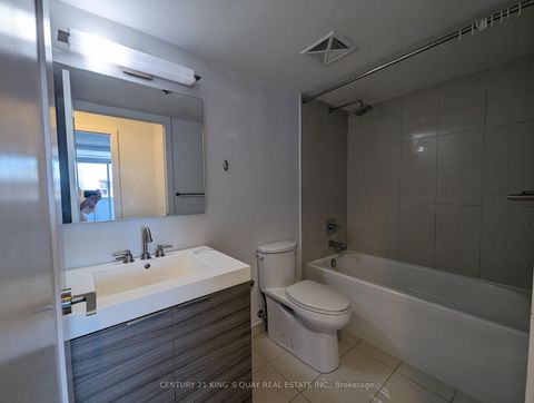 Photo 8 at 606 - 318 Richmond Street W, Waterfront Communities C1, Toronto