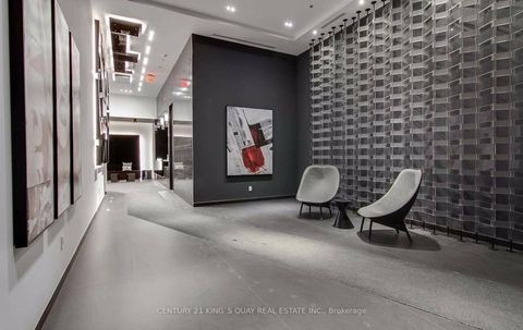 Photo 11 at 606 - 318 Richmond Street W, Waterfront Communities C1, Toronto