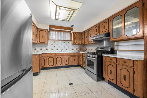 Photo 31 at 38 Spruce Avenue S, South Richvale, Richmond Hill