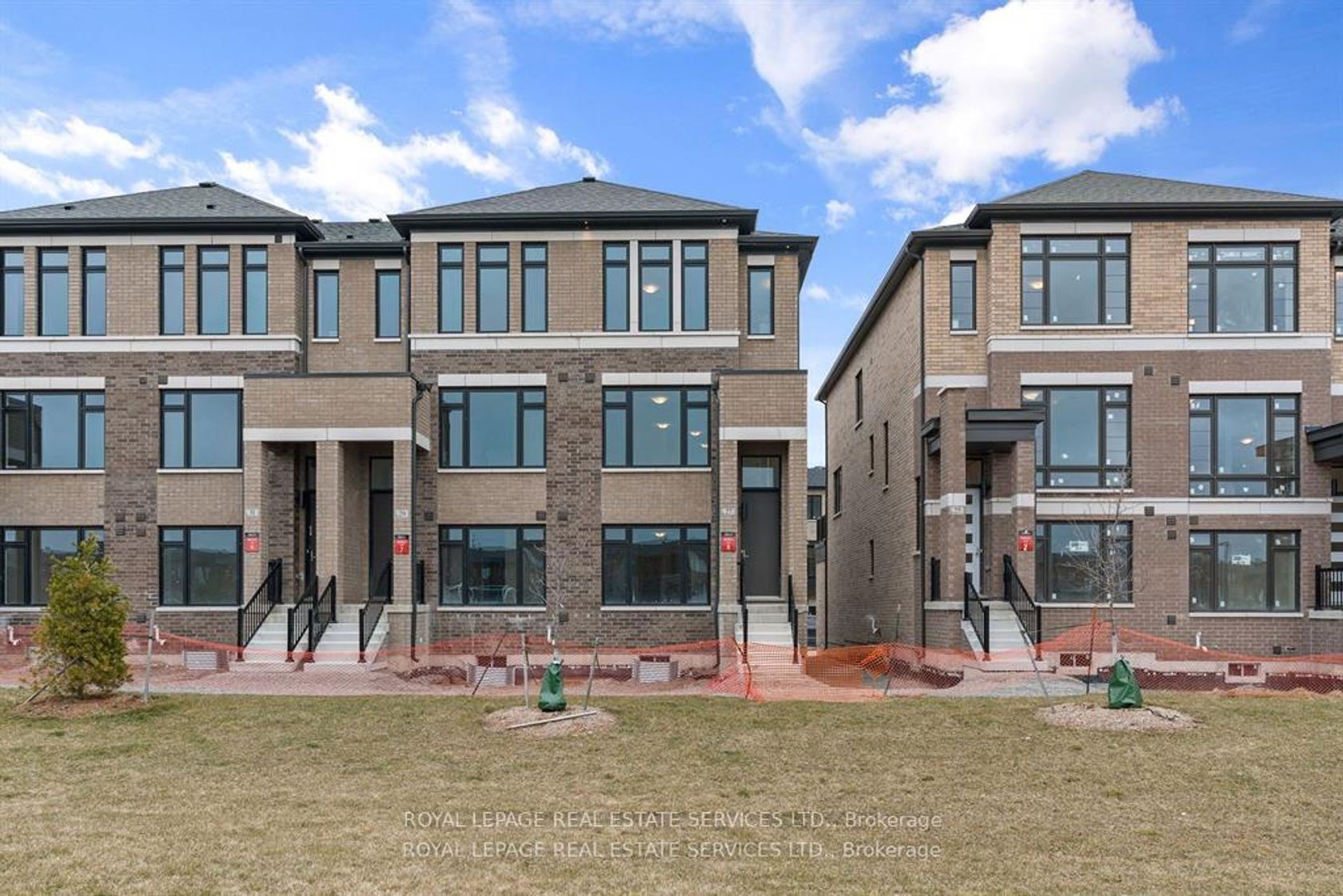 27 Cherry Hill Lane, Painswick South, Barrie photo number 2