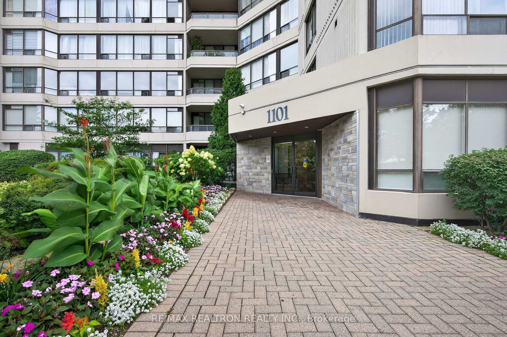 602 - 1101 Steeles Avenue W, Branson, Toronto 