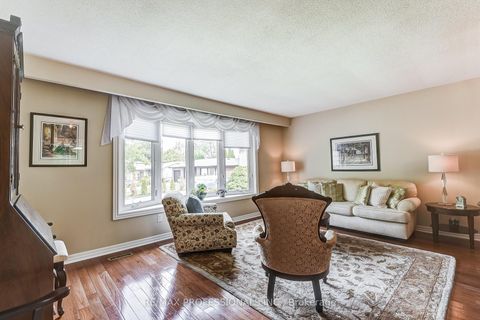 Photo 11 at 21 Birch Court, Aurora Village, Aurora