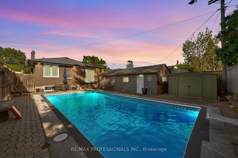 Photo 2 at 216 Wellesworth Drive, West Deane, Toronto