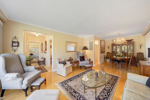 Photo 4 at 216 Wellesworth Drive, West Deane, Toronto