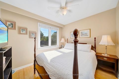 Photo 13 at 216 Wellesworth Drive, West Deane, Toronto