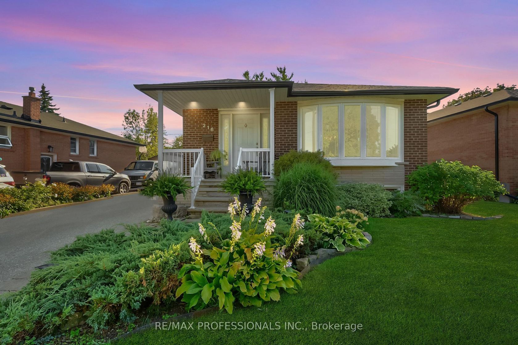216 Wellesworth Drive, West Deane, Toronto 
