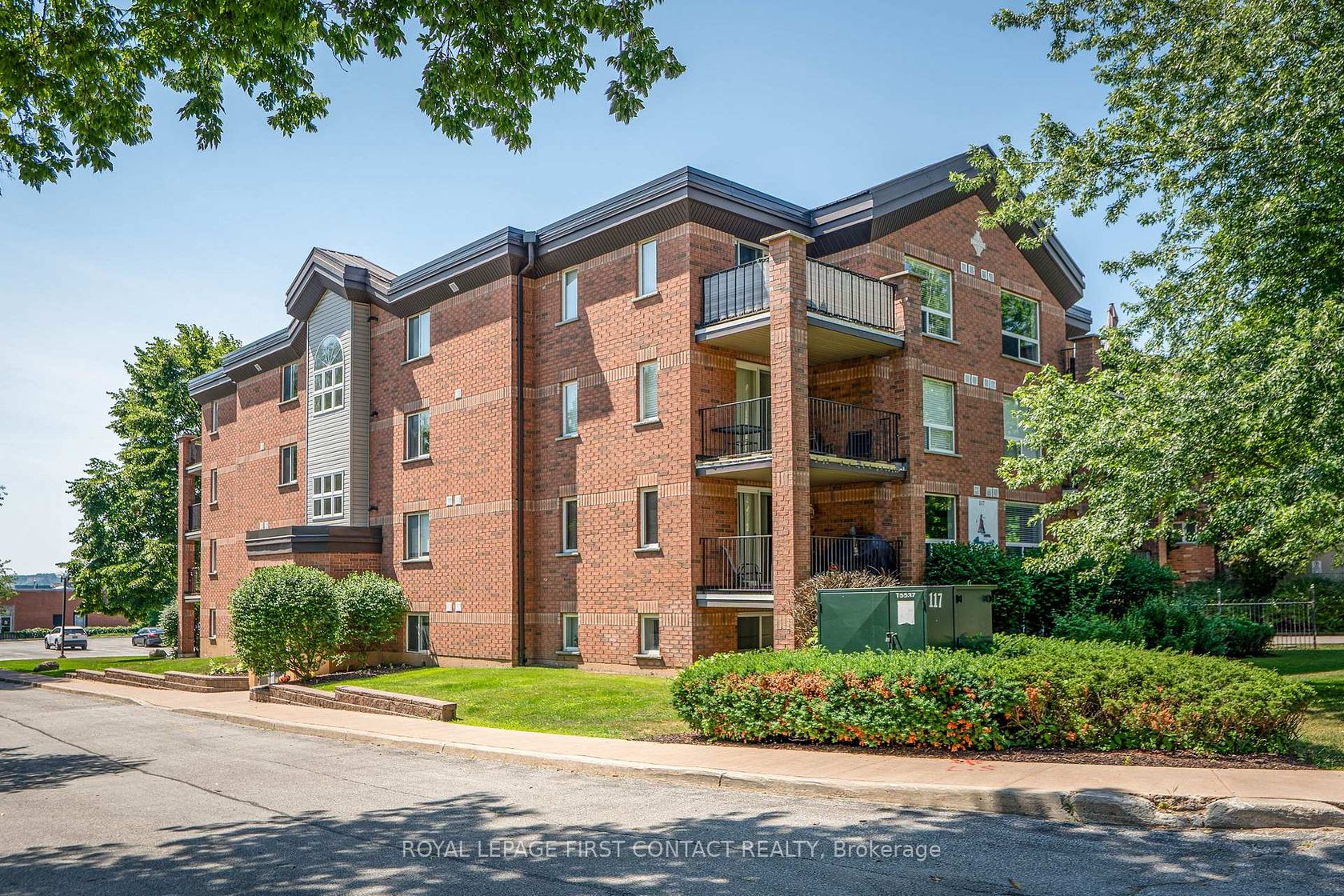 104 - 117 Edgehill Drive, Edgehill Drive, Barrie photo number 2 104 - 117 Edgehill Drive, Edgehill Drive, Barrie photo number 2