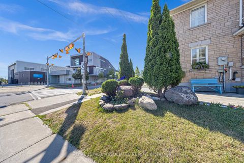Photo 1 at 41 Pinoak Street, Rouge E11, Toronto