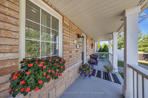 Photo 8 at 41 Pinoak Street, Rouge E11, Toronto