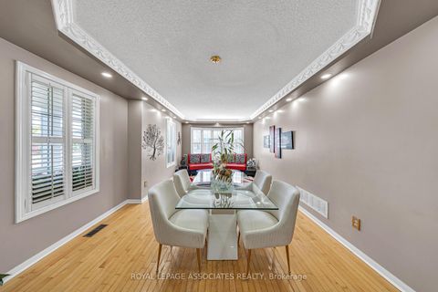 Photo 12 at 41 Pinoak Street, Rouge E11, Toronto