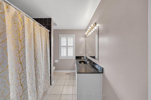 Photo 33 at 41 Pinoak Street, Rouge E11, Toronto