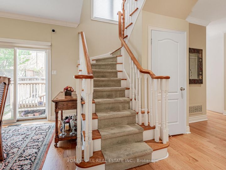 Photo 8 at 36 - 603 Clark Avenue, Yorkhill, Vaughan