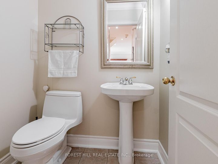Photo 9 at 36 - 603 Clark Avenue, Yorkhill, Vaughan
