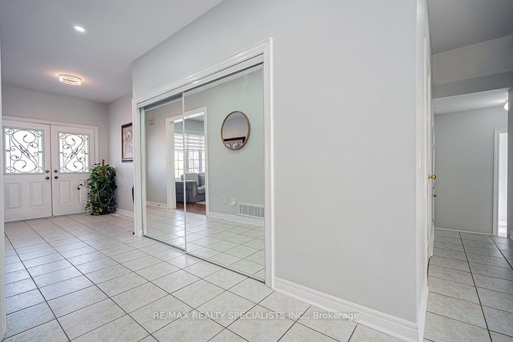 Photo 3 at 19 Rushbrook Drive, Vales of Castlemore, Brampton