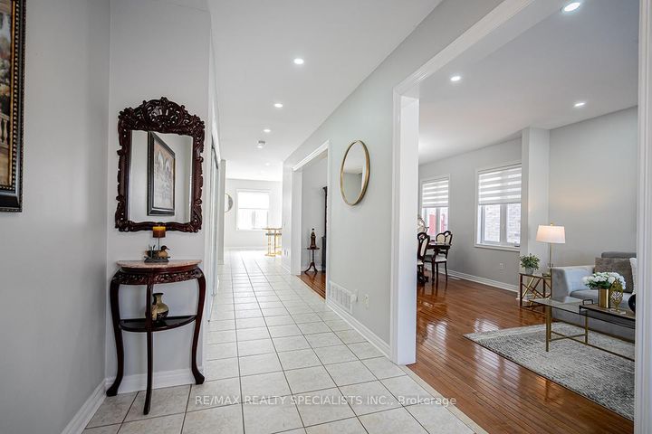Photo 4 at 19 Rushbrook Drive, Vales of Castlemore, Brampton