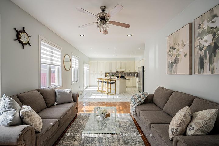 Photo 11 at 19 Rushbrook Drive, Vales of Castlemore, Brampton