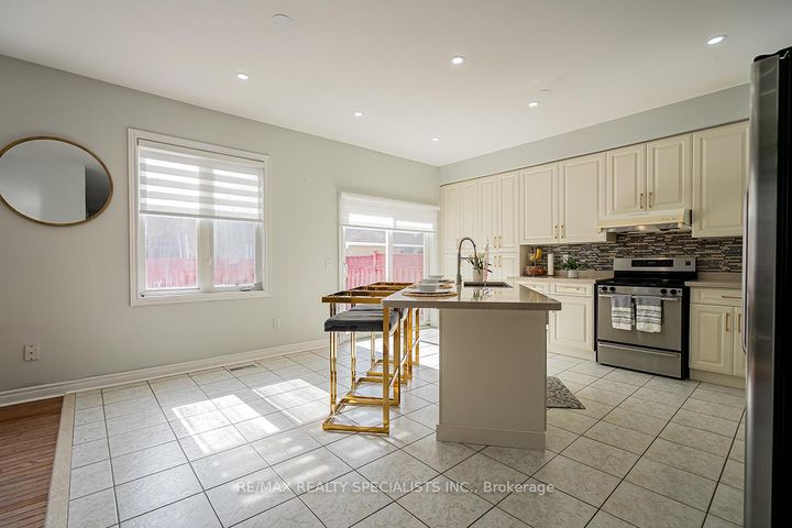 Photo 13 at 19 Rushbrook Drive, Vales of Castlemore, Brampton